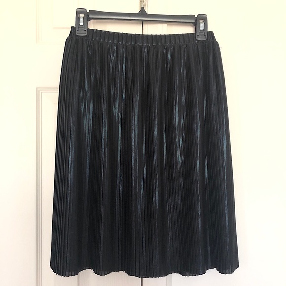Loft Shimmer Metallic Pleated Skirt- Black - Picture 1 of 5
